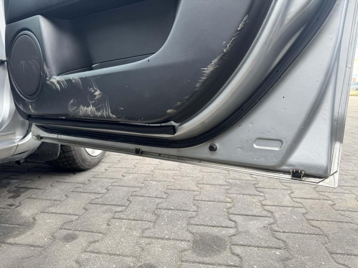 Mazda 3 BK original T&uuml;r vorn rechts Silber 4-T&uuml;rer Limousine Rohbau Bj.2004